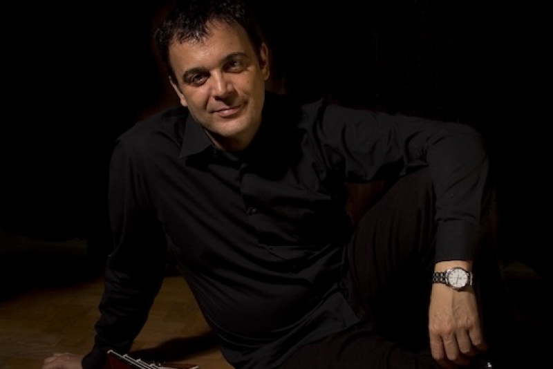 Paulo Martelli apresenta concerto solo de violão em live neste sábado 