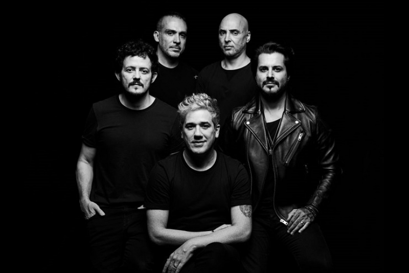 Jota Quest faz show durante intervalo na final do Campeonato Mineiro