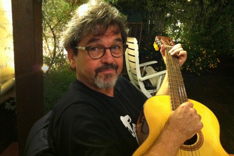 Cláudio Levitan faz último show de maio do projeto 'Mistura Fina'