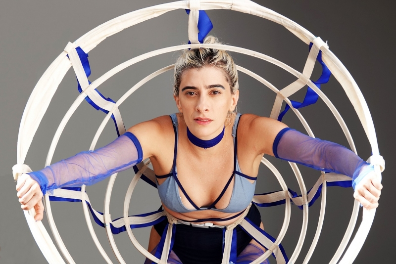 Juliana Linhares lança clipe plano sequência de 'Bombinha'