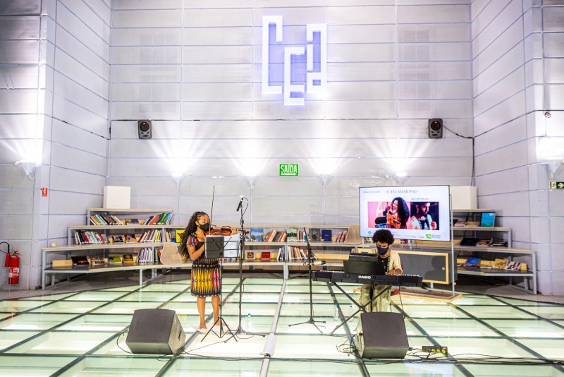 O duo Izandra Machado e Sam Machado se apresentam nesta quinta-feira no CEIA Sessions