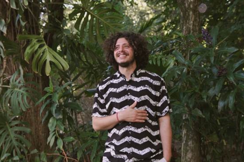 Thiago Ramil lança novo show do álbum visual nesta quarta-feira, (2)