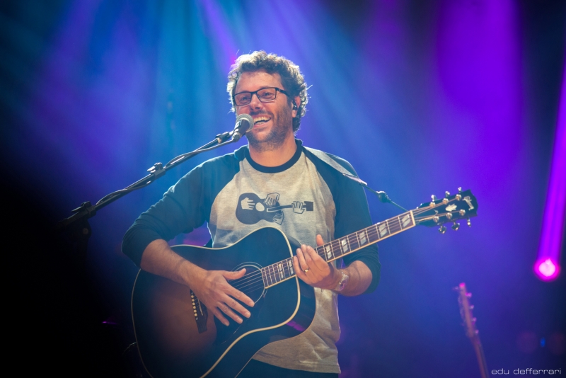 Duca Leindecker apresenta o show 