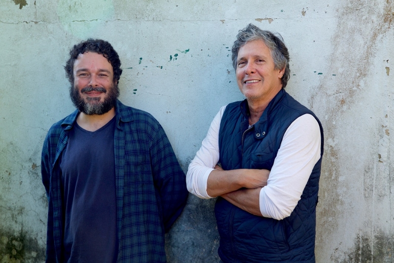 Antônio Augusto Bueno e Bebeto Alves apresentam a exposição 'Linha de voo'