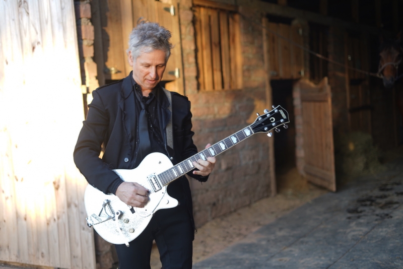 Nei Van Soria se reencontra com o público em show virtual neste sábado