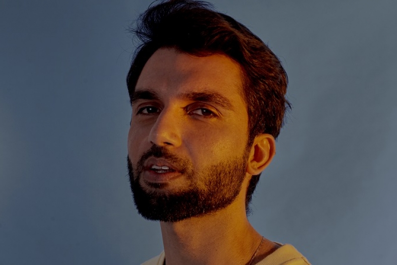 O cantor Silva disponibiliza vídeos de cinco versões ao vivo