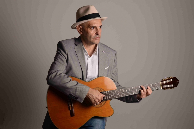 Leandro Bertolo faz live de lançamento de seu segundo disco, neste sábado