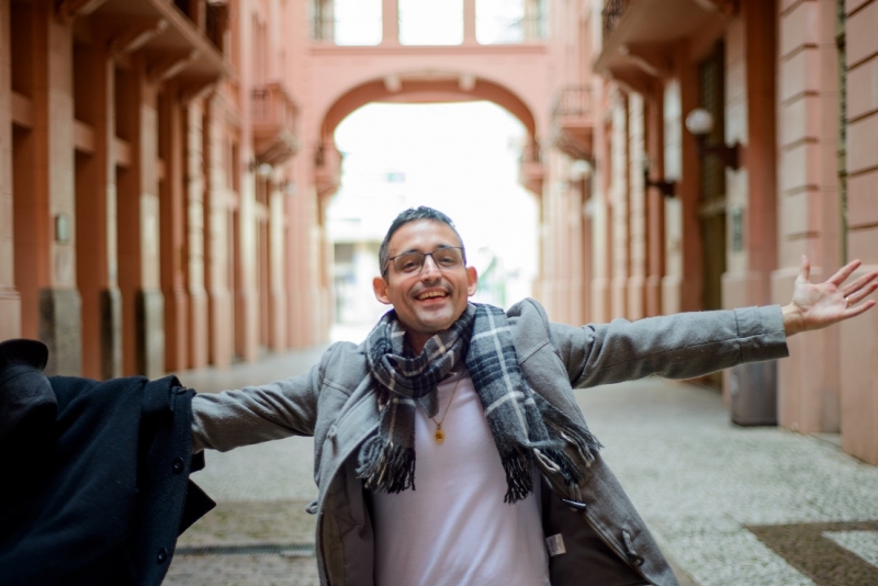 Paulinho Parada apresenta show on-line e anuncia financiamento coletivo