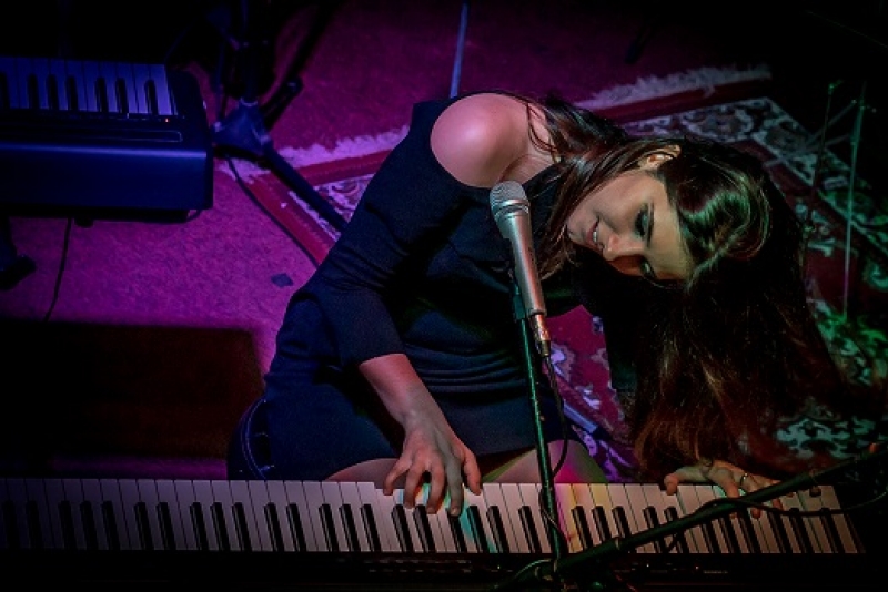 CEIA Sessions recebe a pianista Mari Kerber neste sábado no Átrio do Farol Santander