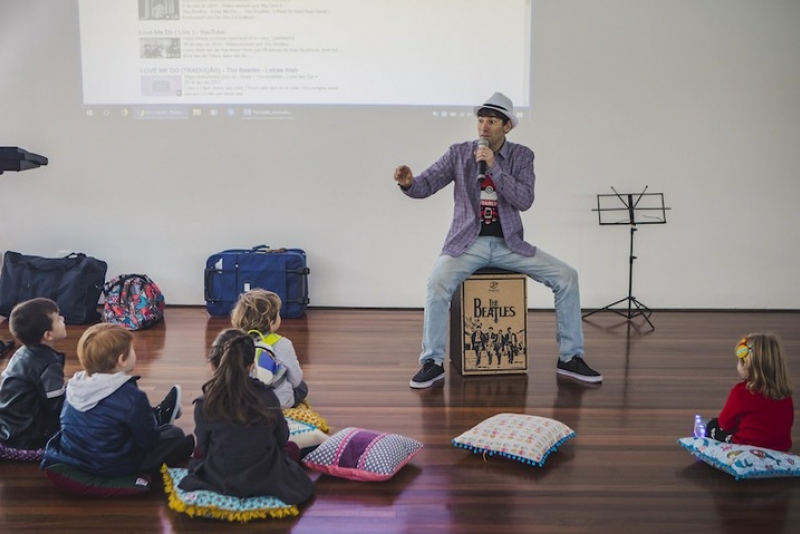 Instituto Ling transmite live infantil de musicalização para crianças neste sábado