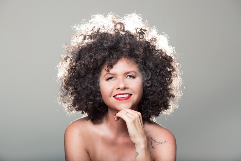 Cantora e compositora Roberta Campos lança o álbum 'O Amor Liberta'
