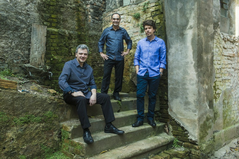 Trio Corrente faz show em formato híbrido neste sábado no Instituto Ling