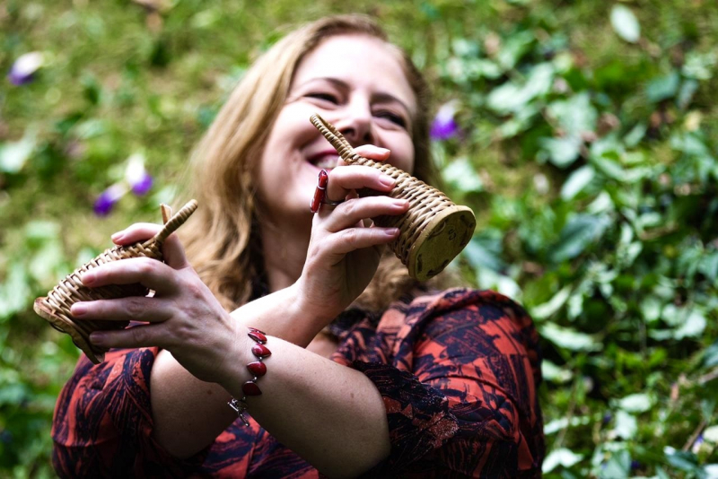 Consuelo de Paula canta ao som de cello e violão e promete repertório cheio de emoções