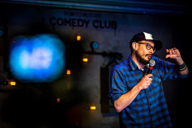 Porto Alegre Comedy Club recebe Marcito Castro e Giovana Fagundes