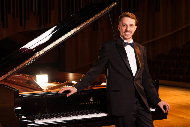 Pianista Pablo Rossi apresenta recital presencial no Instituto Ling na próxima semana