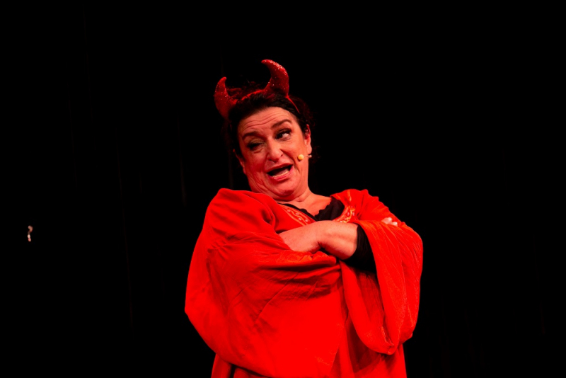 Grace Gianoukas apresenta em Porto Alegre o espetáculo ''Grace em Revista''