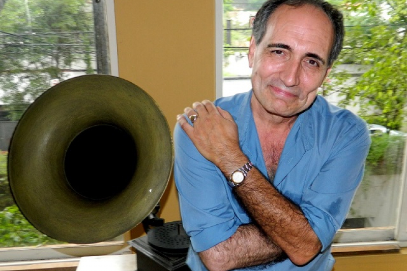 Ex-Secos e Molhados, Gerson Conrad se apresenta em Porto Alegre em novembro 