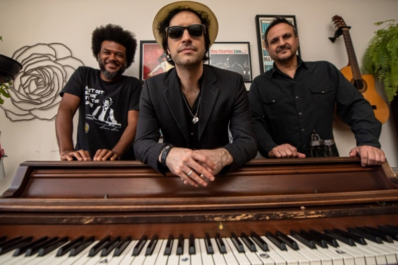 Luciano Leães Trio, se apresenta no projeto ''Ocidente Acústico''