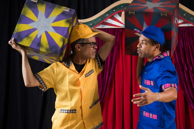 Teatro de rua de São Paulo ''Quem prospera sempre alcança'' chega a Porto Alegre