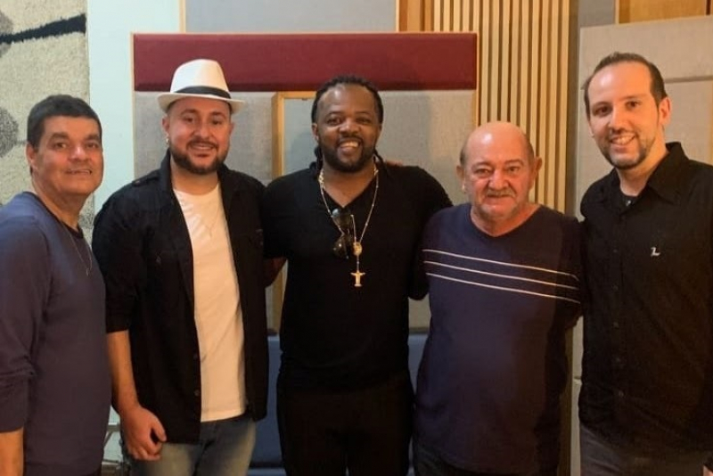 ''Tá na Hora do Show'' é o novo single do conjunto vocal Demônios da Garoa