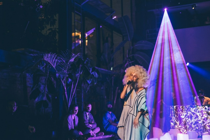 Luiza Lian apresenta show imersivo no Instituto Ling em fevereiro