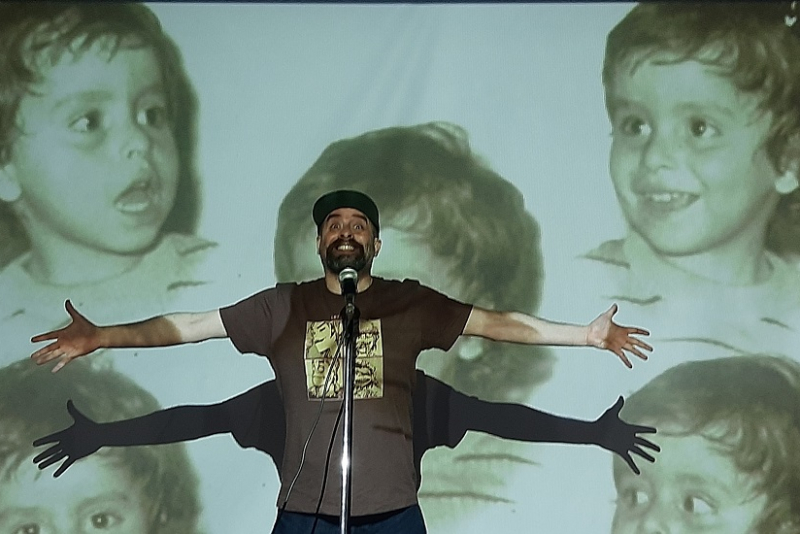 Ator Luis Carlos Pretto estreia stand up sobre os anos 80 no Porto Verão Alegre