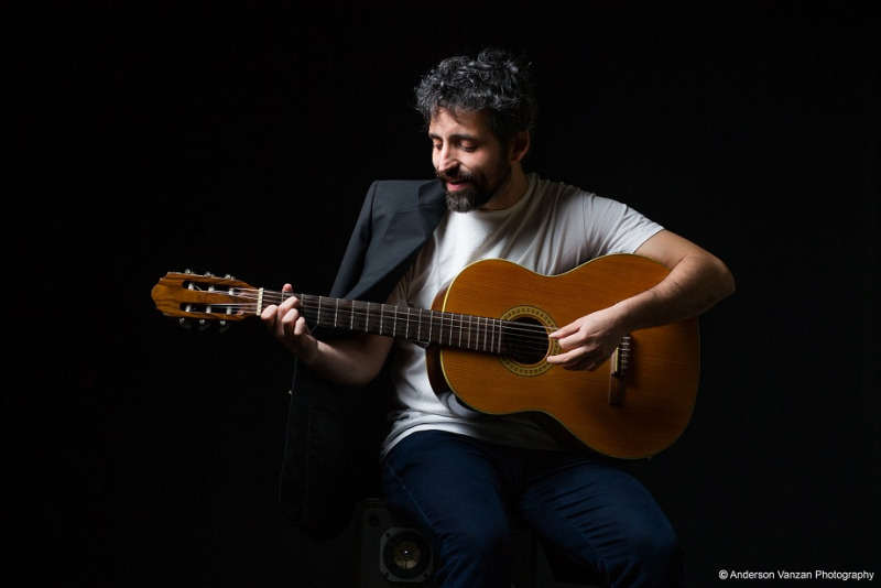  Paulinho Parada apresenta o show ''Mesa de Bar' no Parangolé 