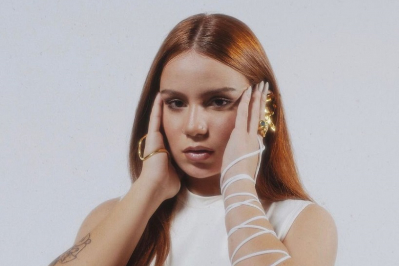 Carol Biazin divulga datas da turnê ''Beijos de Judas'', que passará por Porto Alegre