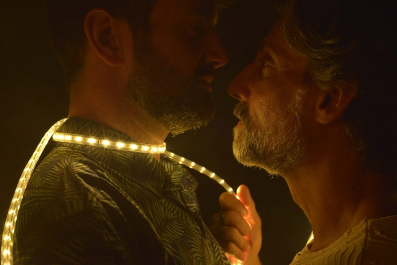 Espetáculo ''Os Dois e Aquele Muro'' em cartaz até maio no Teatro Nilton Filho