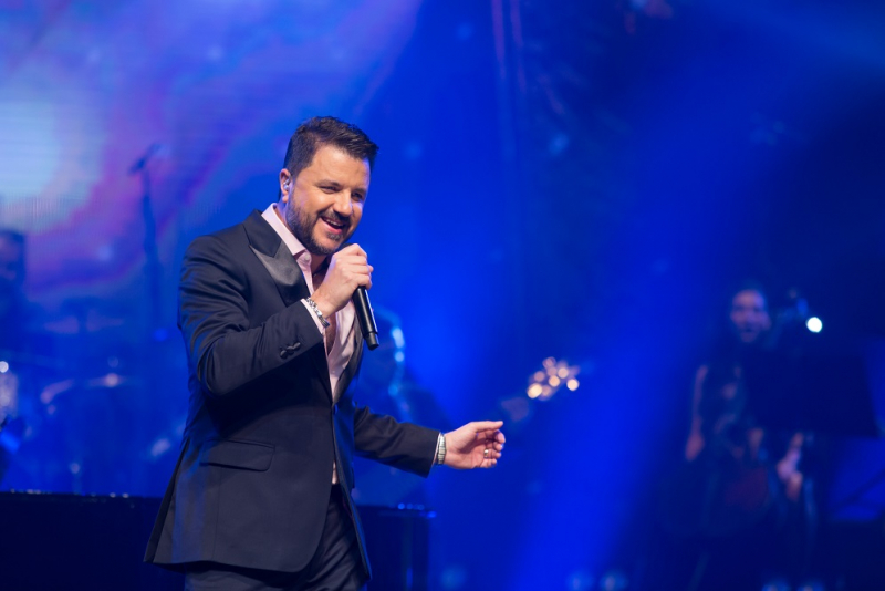 Mauricio Manieri confirma sessão extra de show em homenagem ao dia dos namorados