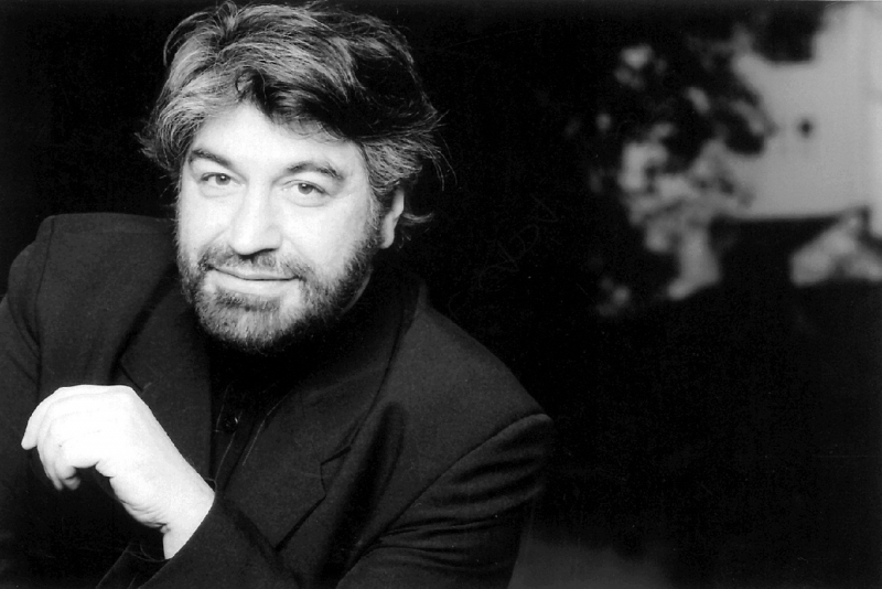 Cello Sam3a Trio e Wagner Tiso abrem a programação de aniversário do Teatro do Sesi