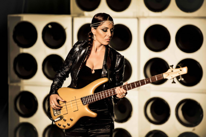 Teatro do Sesi tem noite de jazz com o pianista Roberto Fonseca e a baixista Ida Nielsen 