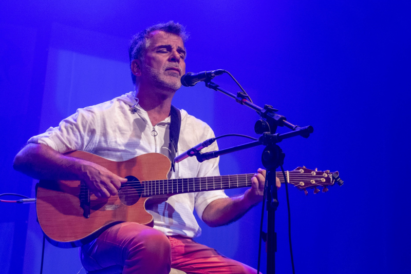 Antonio Villeroy apresenta o show ''Luz Acesa'' na próxima semana no Theatro São Pedro 