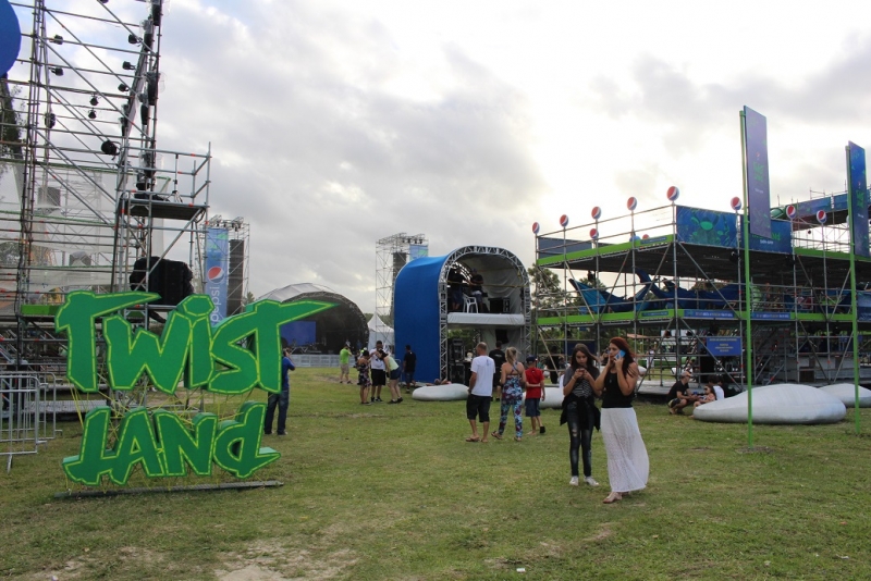 PEPSI TWIST LAND
