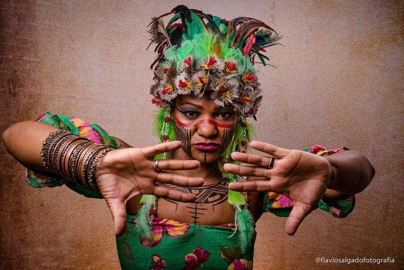 Lizza Dias apresenta o show ''Cabocla'' no Teatro Renascença