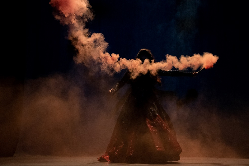 ''Em Chamas'' retorna aos palcos gaúchos no Teatro Renascença