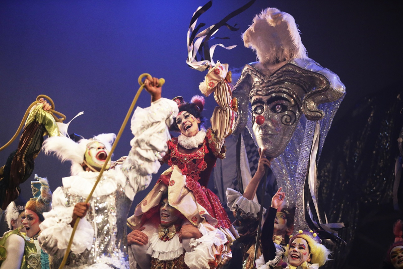 Tholl celebra 20 anos de trajetória em curta temporada no Theatro São Pedro