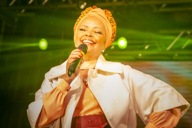 Loma Pereira faz fusão de ritmos no Mistura Fina desta quinta-feira 