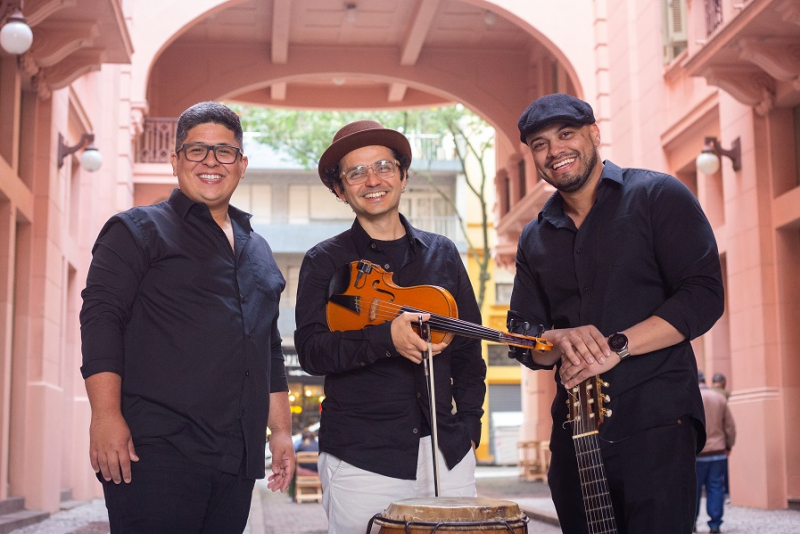 Felipe Karam e Max Garcia lançam EP ''Influências'' no Café Fon Fon