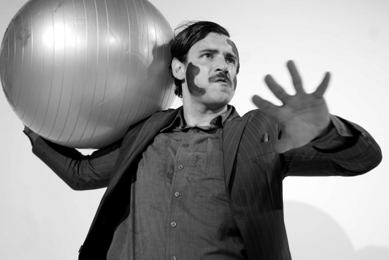 ''Um Fascista no Divã'' estreia dia 11 de outubro no Teatro Carlos Carvalho 