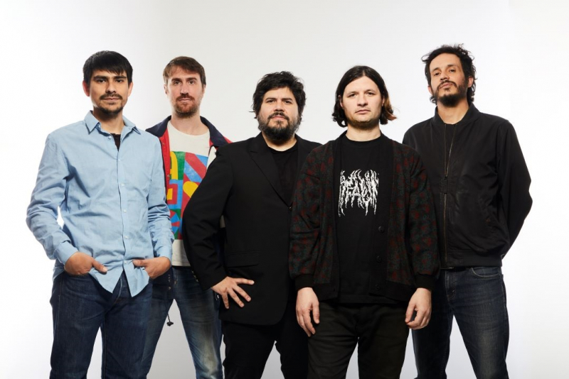 Os argentinos El Mató a un Policia Motorizado fazem show no Opinião neste sábado 