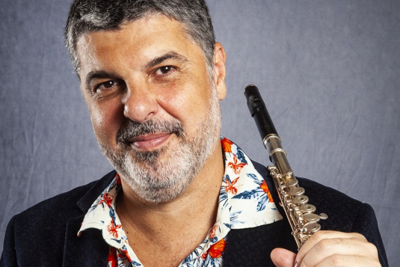 Saxofonista e flautista Edu Neves chega a Porto Alegre com o show Gafieira de Bolso