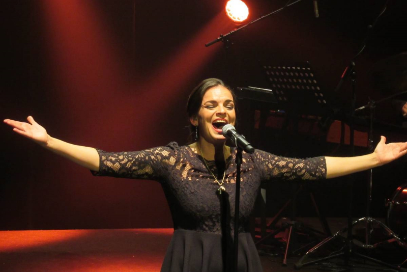 Musical francês sobre Édith Piaf chega a Porto Alegre 