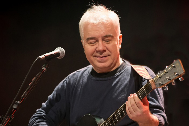 Cantor Nei Lisboa se apresenta neste sábado no Espaço 373