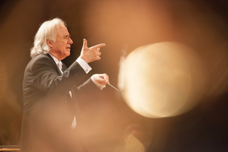 Maestro João Carlos Martins apresenta o concerto ''A Magia do Natal'' em Porto Alegre 