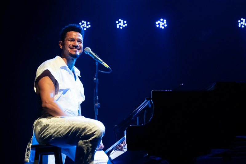 O pernambucano Zé Manoel faz show gratuito neste sábado em Porto Alegre