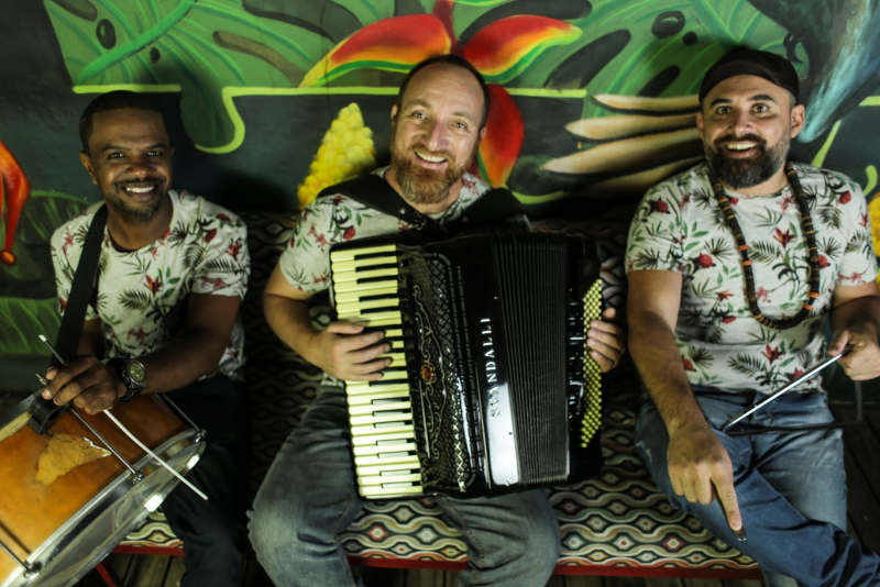 Trio Cozumbá celebra o Dia Nacional do Forró no Espaço 373