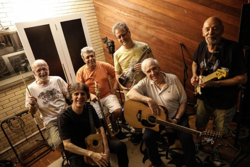 Play Folclore Português by Grupo Norte Sul on  Music