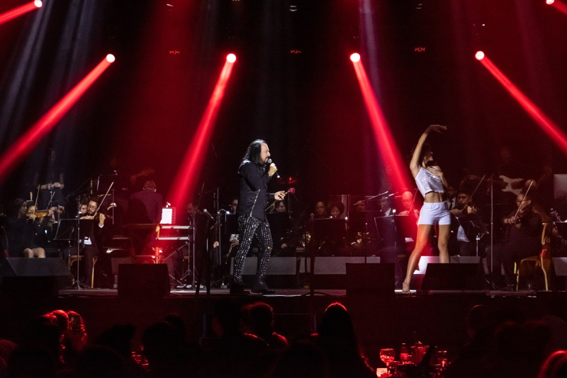 Juan Duran & Orquestra em ''Em uma Noite de Ilusão'' no Teatro do Sesi