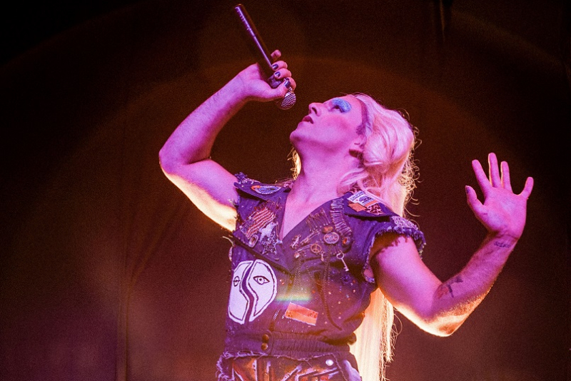 Musical ''Hedwig'' estreia em Porto Alegre em maio no Teatro CIEE